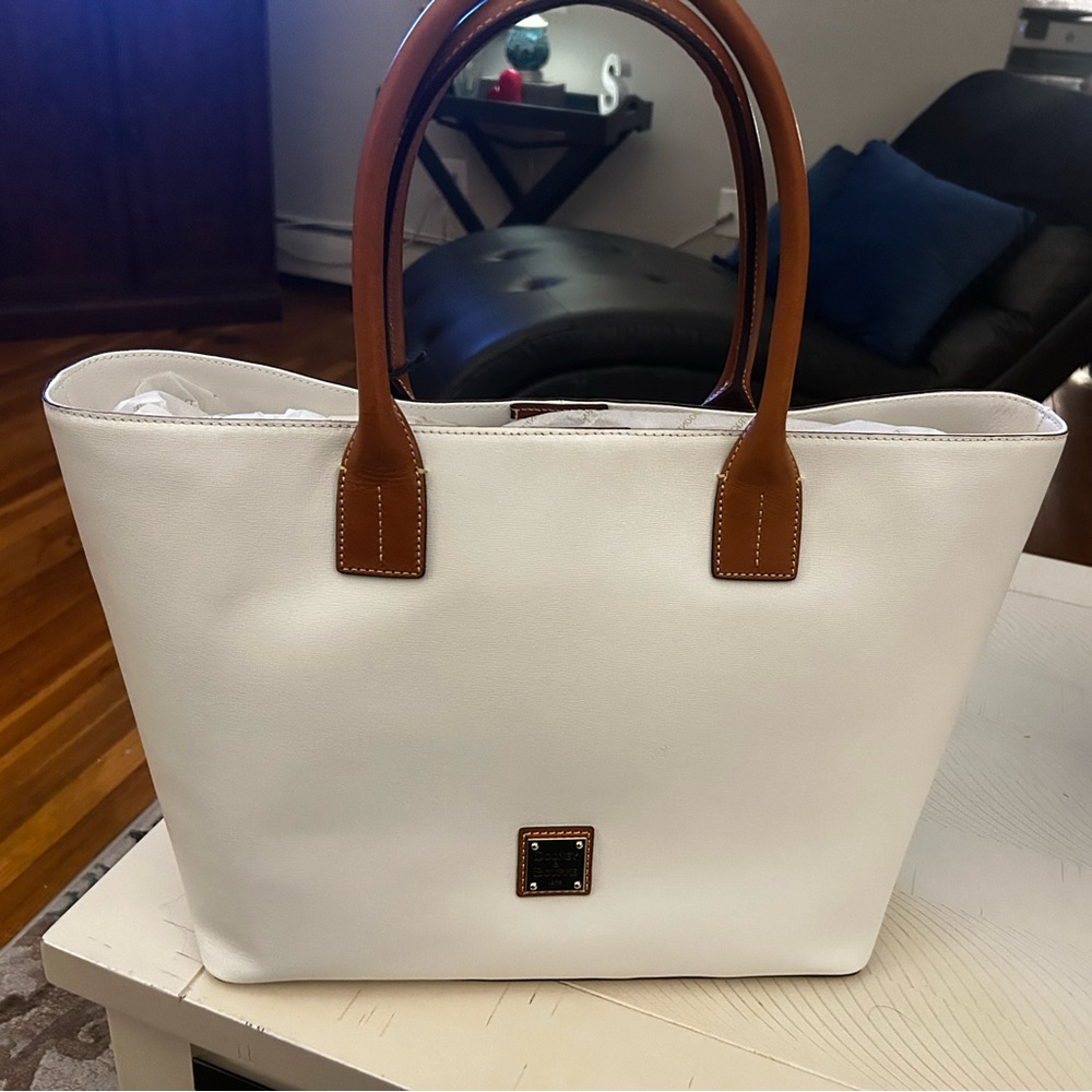 Dooney & Bourke Medium Saffiano Russel tote bag